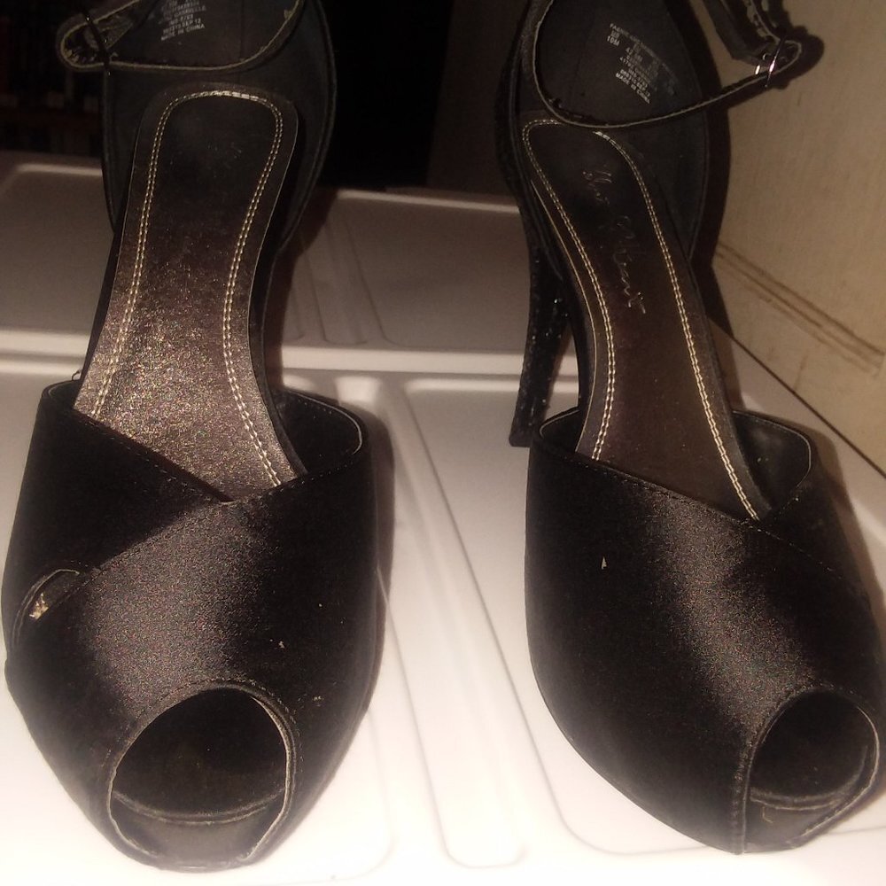 Velvet Heart Black Metallic Peep Toe Heel - Picture 3 of 7